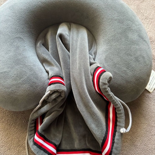 Bell+Howell travel pillow like new