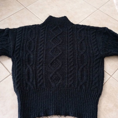 Knitted women's sweater black like new, one size