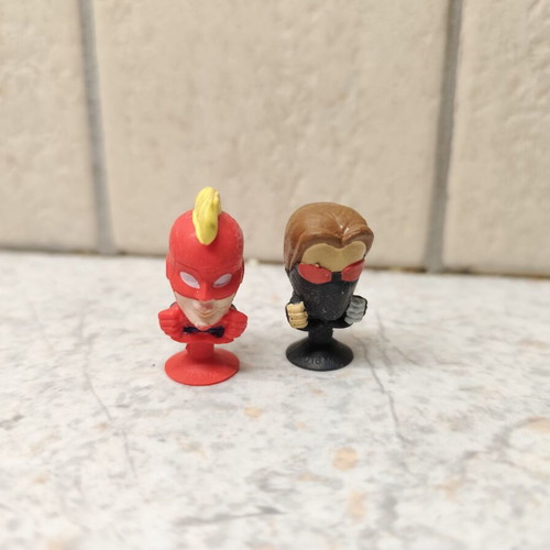 Figures with suction cup used, set of 2 pieces