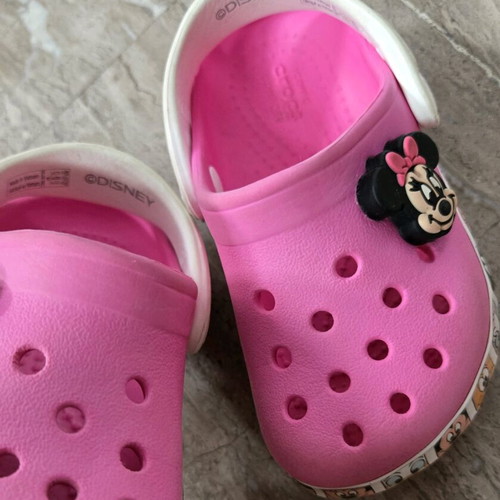 Crocs Minnie collectible kids shoes like new c6 (22-23)