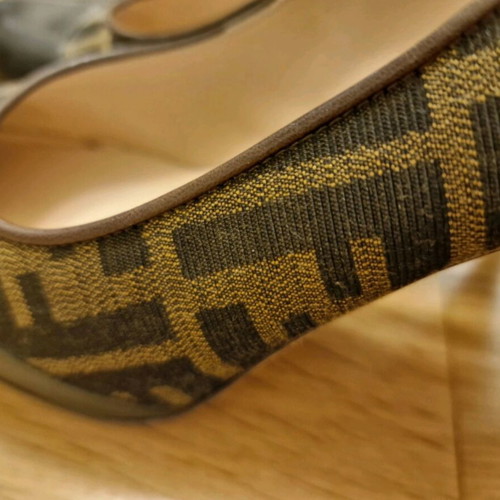 Fendi leather brown pumps used, size 39