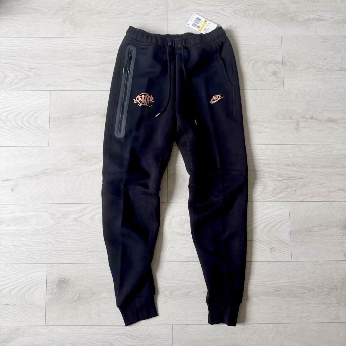 Nike x Syna Tech Fleece tracksuit and… - € 249,00 - Vendora.cy