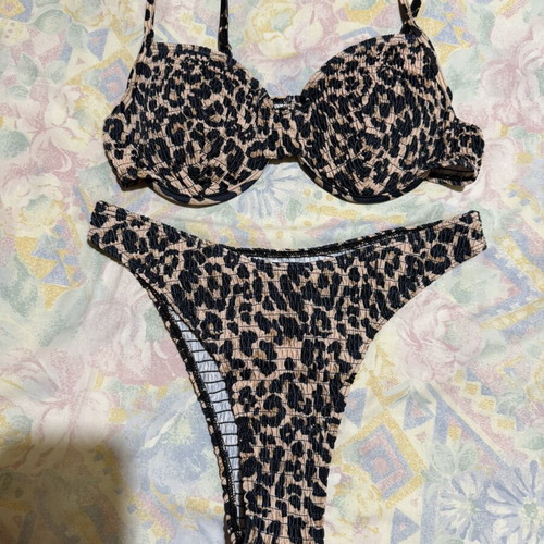 Bikini set leopard print size Large like new