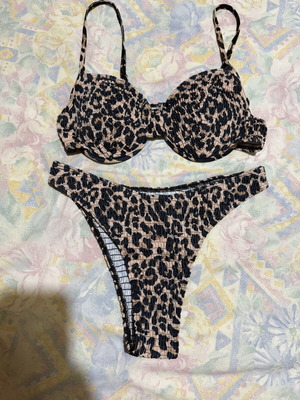 Bikini set leopard print size Large like new