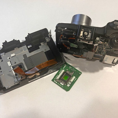 Olympus SP-350 compact digital camera for parts