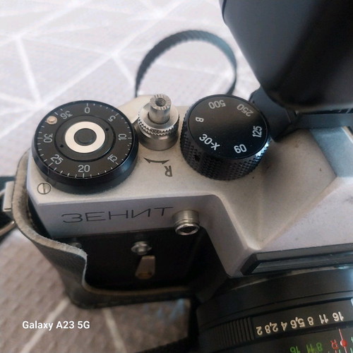 Zenit ET Camera with Helios 44M Lens and Londa Flash like new
