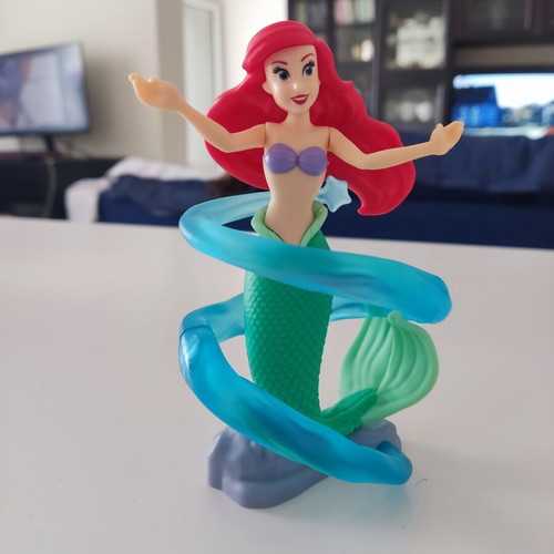 Disney Ariel Kinder figure with water effect base