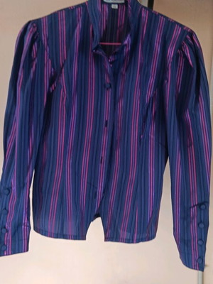 Fancy shirt size M like new, blue and purple