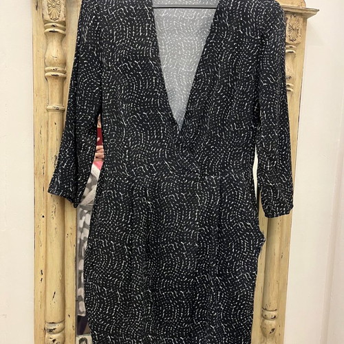 Mini wrap black and white dress Relish small new with open neckline and pockets