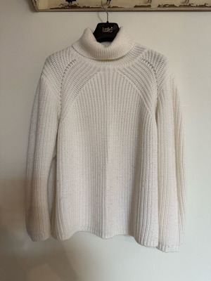 Zini knitted sweater white like new with side openings, size S