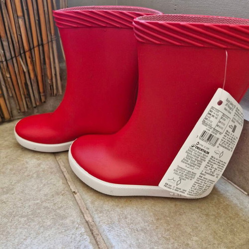 Baby boots new, sizes 23-24, red