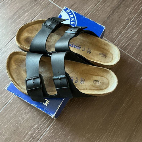 Birkenstock Arizona sandals, size 42, black, regular fit