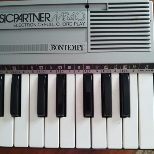 Bontempi Music Partner MS40 vintage electronic keyboard