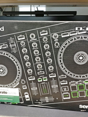 Roland DJ-202 2-channel DJ controller