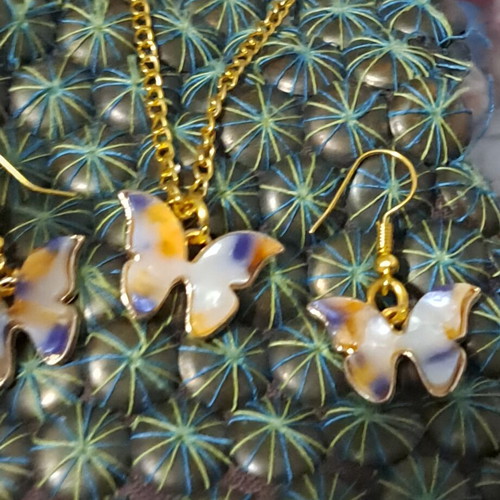 Jewelry set with colorful butterfly and gold metal elements