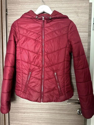 Μπουφάν Bershka καινούργιο, μέγεθος S, με κουκούλα, κόκκινο