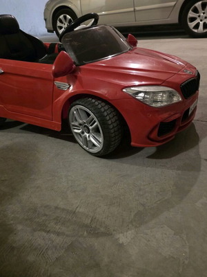 Electric toy car like new with remote control and music