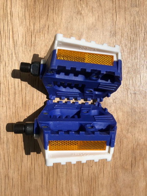 BMX bike pedals blue-white with reflector new VP900