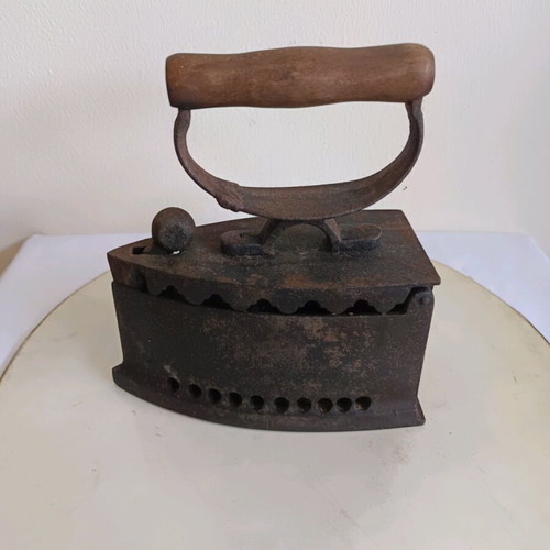 Old Charcoal Iron Used in Very Good Condition