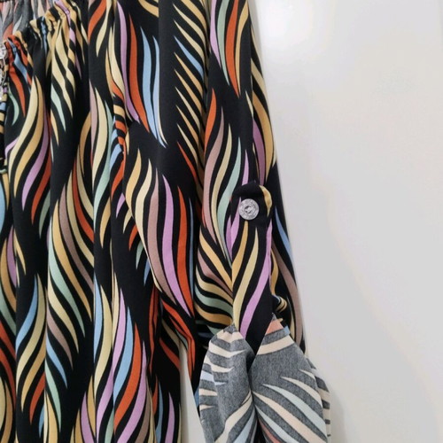 Viscose Italian plus size blouse like new, multicolor with sleeve button