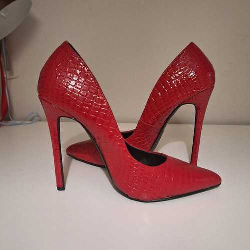 Tulipano red crocodile-effect patent leather pumps like new, size 40, 12 cm heel