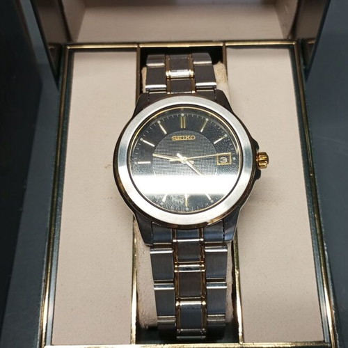 Seiko V742-8119 men's two-tone quartz wristwatch 38mm like new