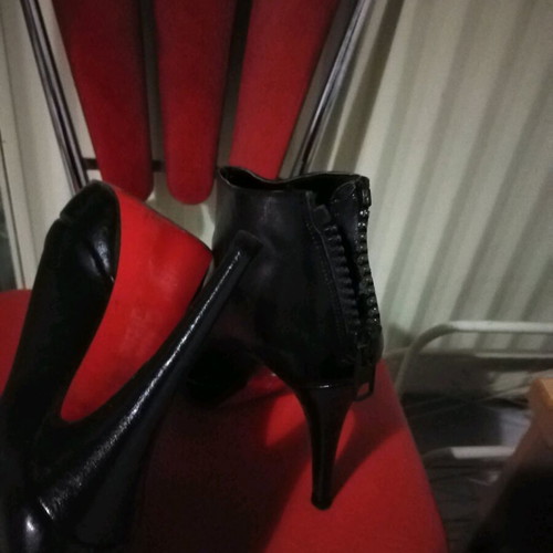 Sanete women's black ankle boots like new, size 38, 13cm heel