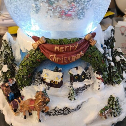 Christmas snow globe like new with music and light change