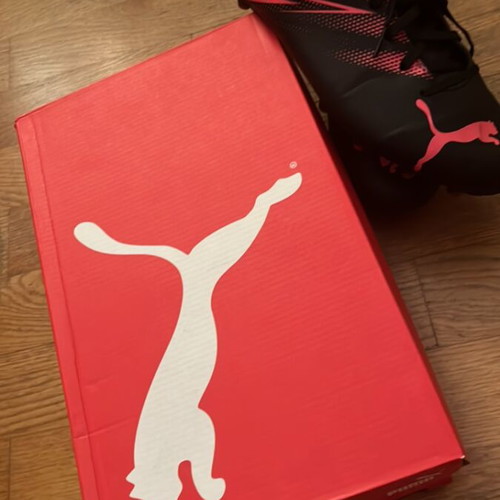 Puma football shoes like new, size 46, black and pink