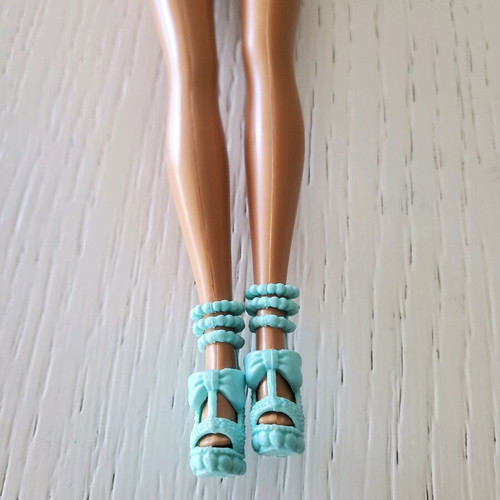 Barbie fashion icon with heels collectible Mattel like new