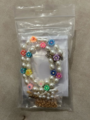 Jewelry set like new, 13 pieces, gold and silver colors