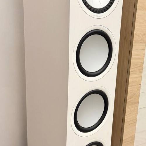 KEF Q950 floorstanding speakers like new with warranty
