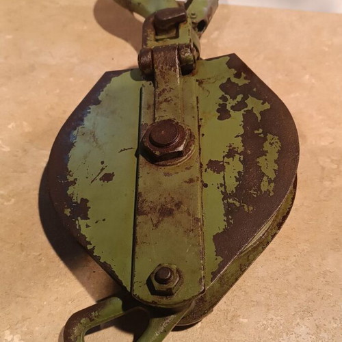 Heavy-duty 8-ton pulley block used, for ropes and wire ropes