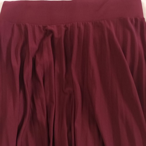 Πλισέ βυσσινί φούστα καινούργια, one size
