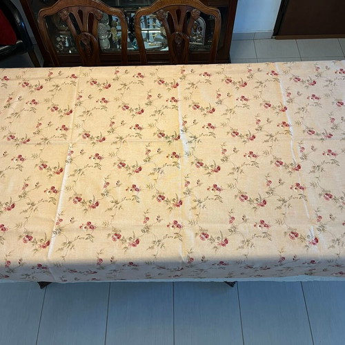Tablecloth used with stain, size 194x158cm