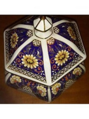 Πορσελάνινη φοντανιέρα μεταχειρισμένη με λεπτομέρειες από χρυσό