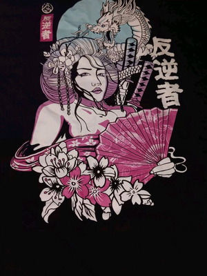 Pull & Bear XL T-shirt with Japanese art like new, black multicolor