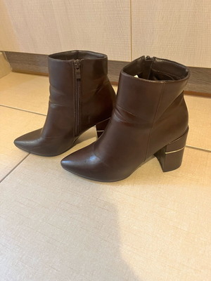 Luigi brown ankle boots used with zipper and gold detail, size 38