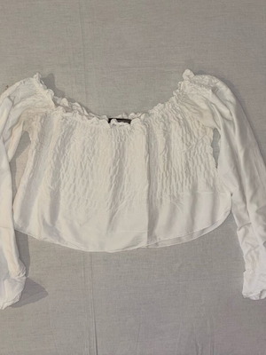 White blouse with ruffles and long sleeves like new