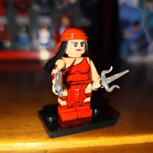 Elektra Classic Red Suit minifigure like new with accessories