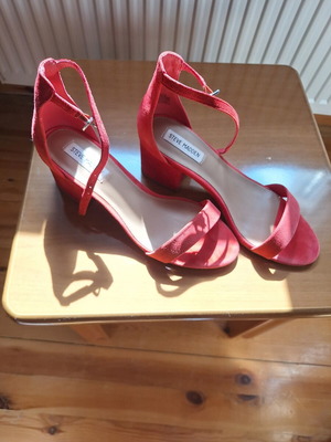 Steve Madden IRENEE red suede sandals like new, size EU 40
