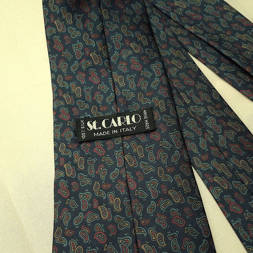 Silk tie like new with pattern in blue and green