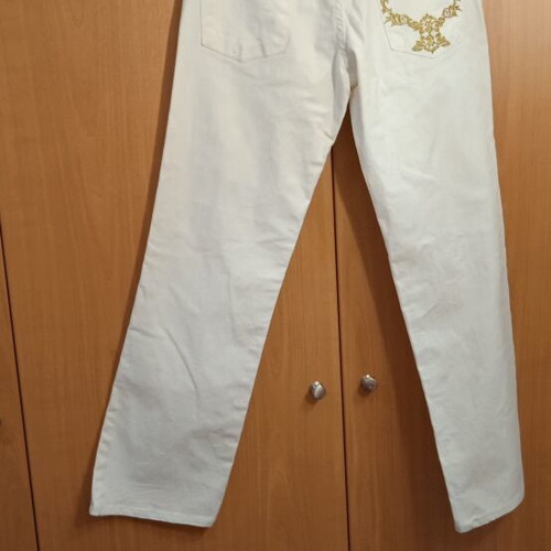 Denim Dreams white pants like new, elastic fabric with embroidery