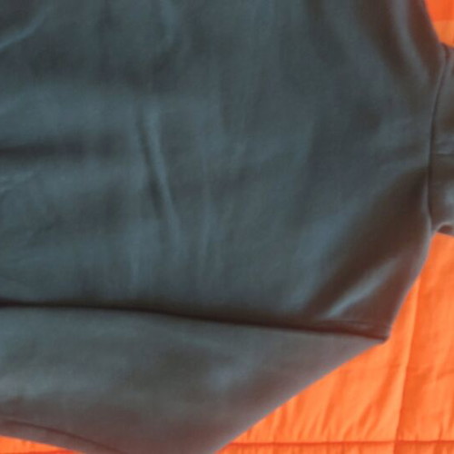 Boy's sweatshirt 6 years like new, with hood and pockets green