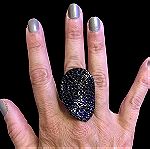  Δαχτυλιδι με μαυρες πετρες
