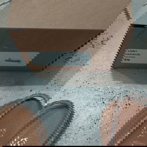 Πέδιλα δερματινα στρωτά με glitter λουράκια.