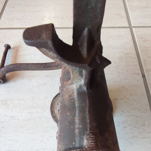 Meat grinder vintage used, broken side