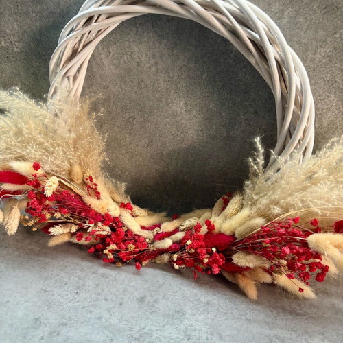 Decorative flower wreath like new with dried flowers