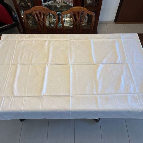 Tablecloth used 170x145cm