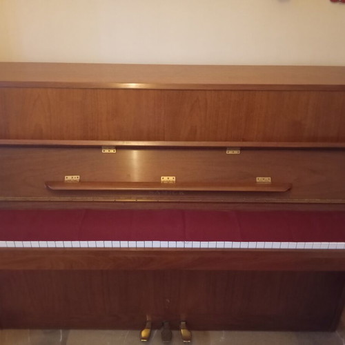 Piano like new, tuned recently, barely used